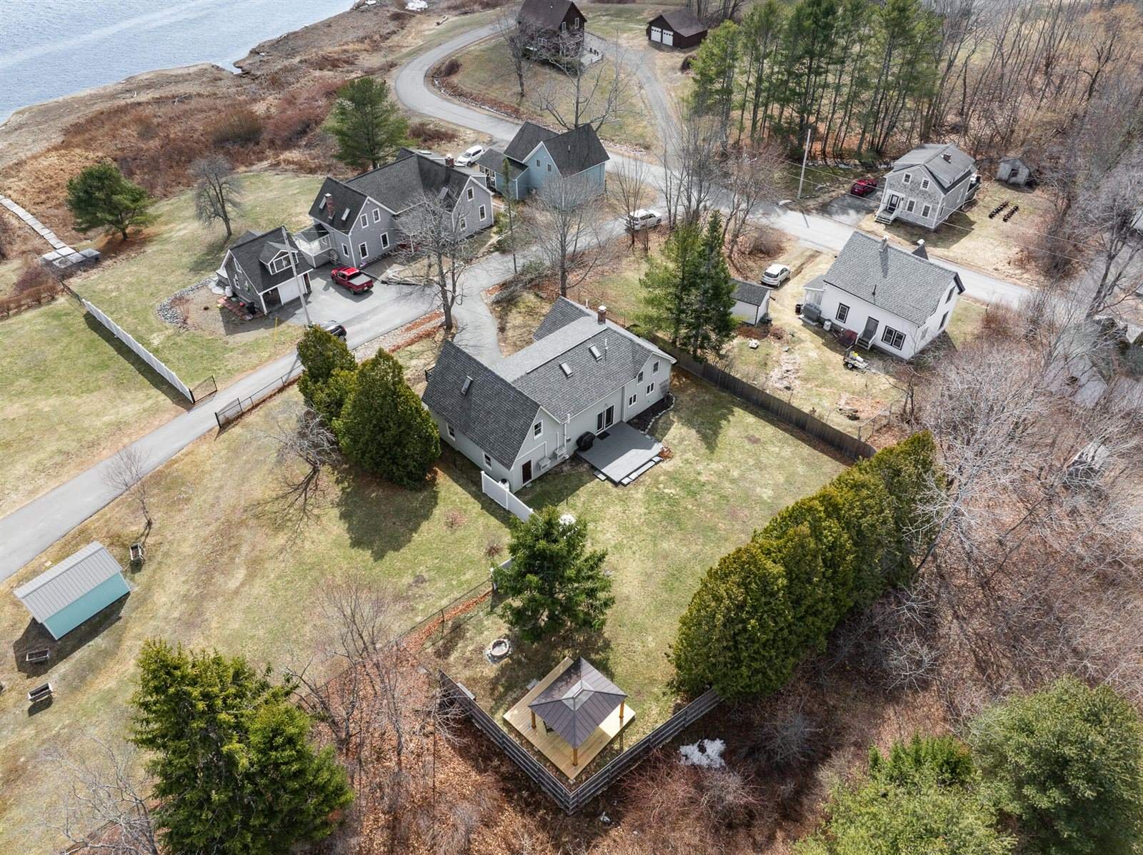 10 Pleasant Street, Winterport, ME 04496