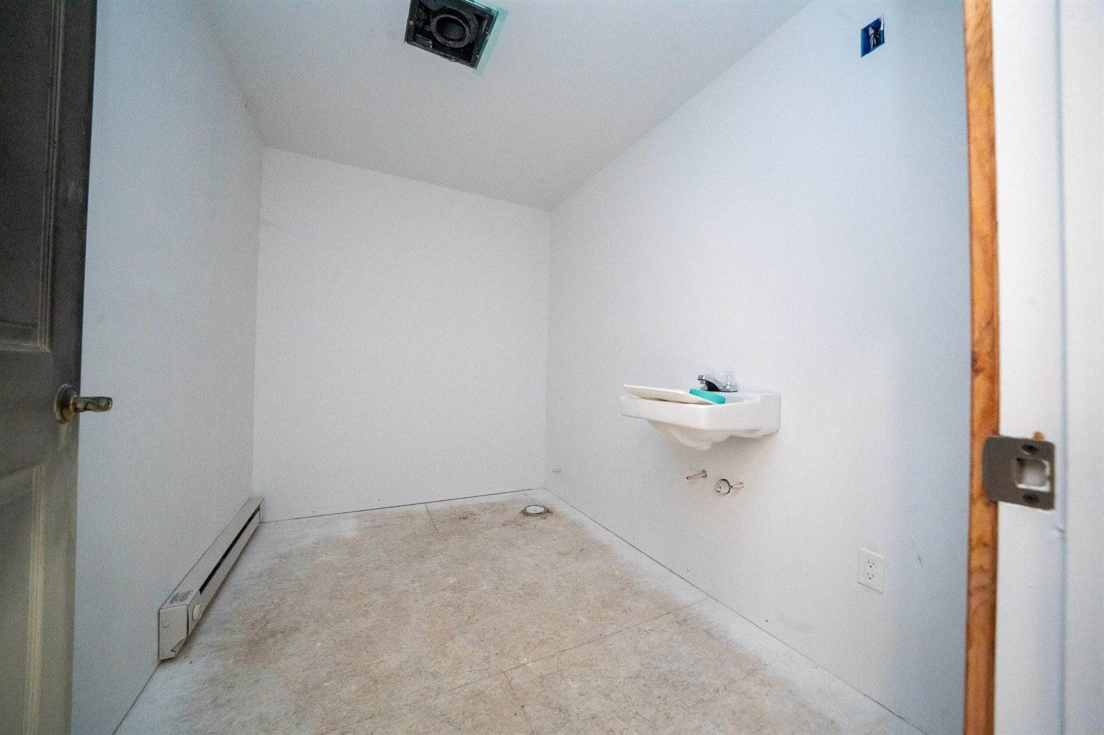 52 Augusta Road, Whitefield, ME 04353