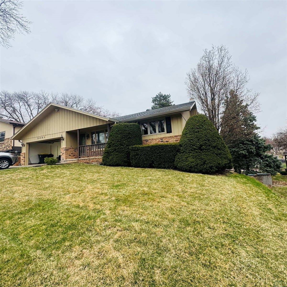 5001 Evergreen Lane, Sioux City, IA 51106