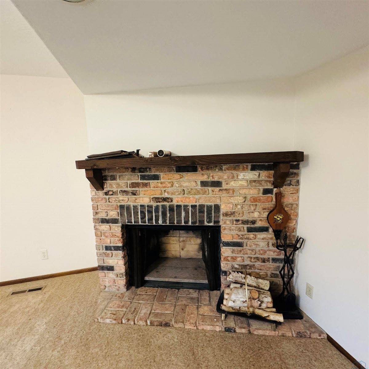 5001 Evergreen Lane, Sioux City, IA 51106