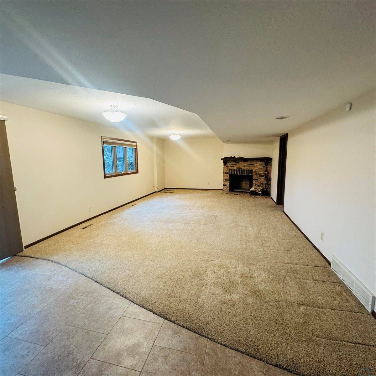 5001 Evergreen Lane, Sioux City, IA 51106