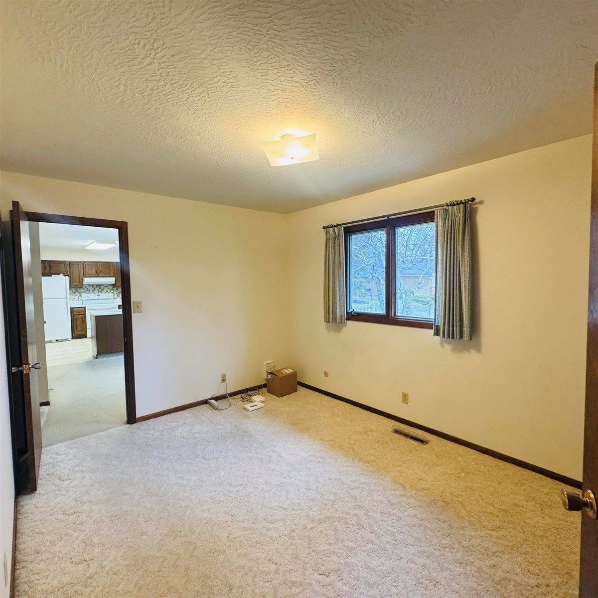 5001 Evergreen Lane, Sioux City, IA 51106