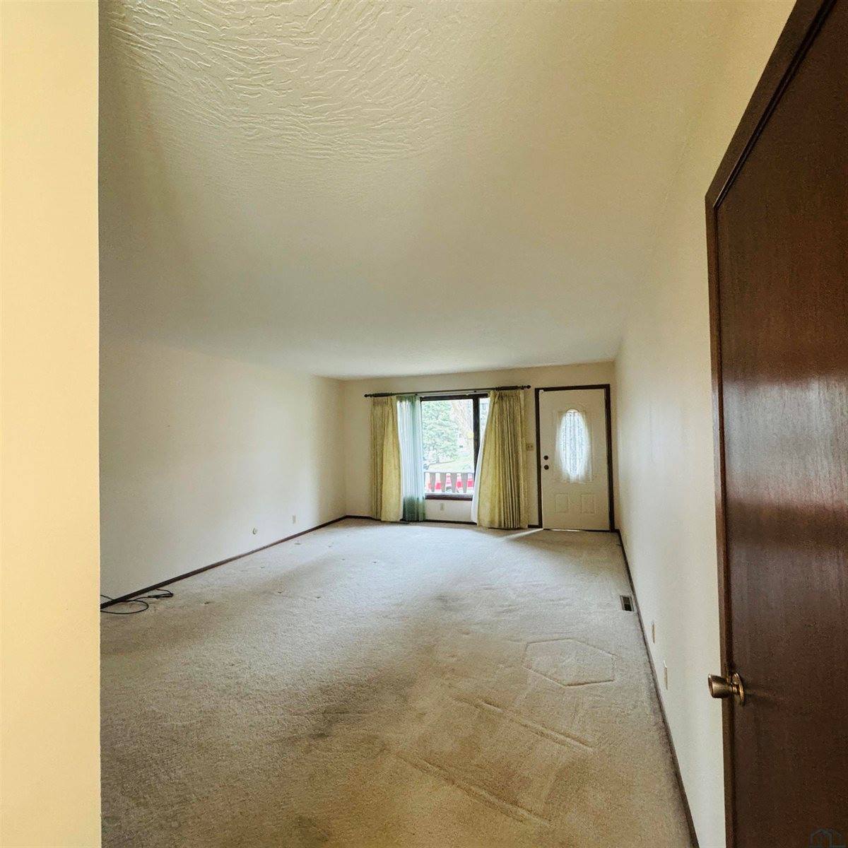 5001 Evergreen Lane, Sioux City, IA 51106