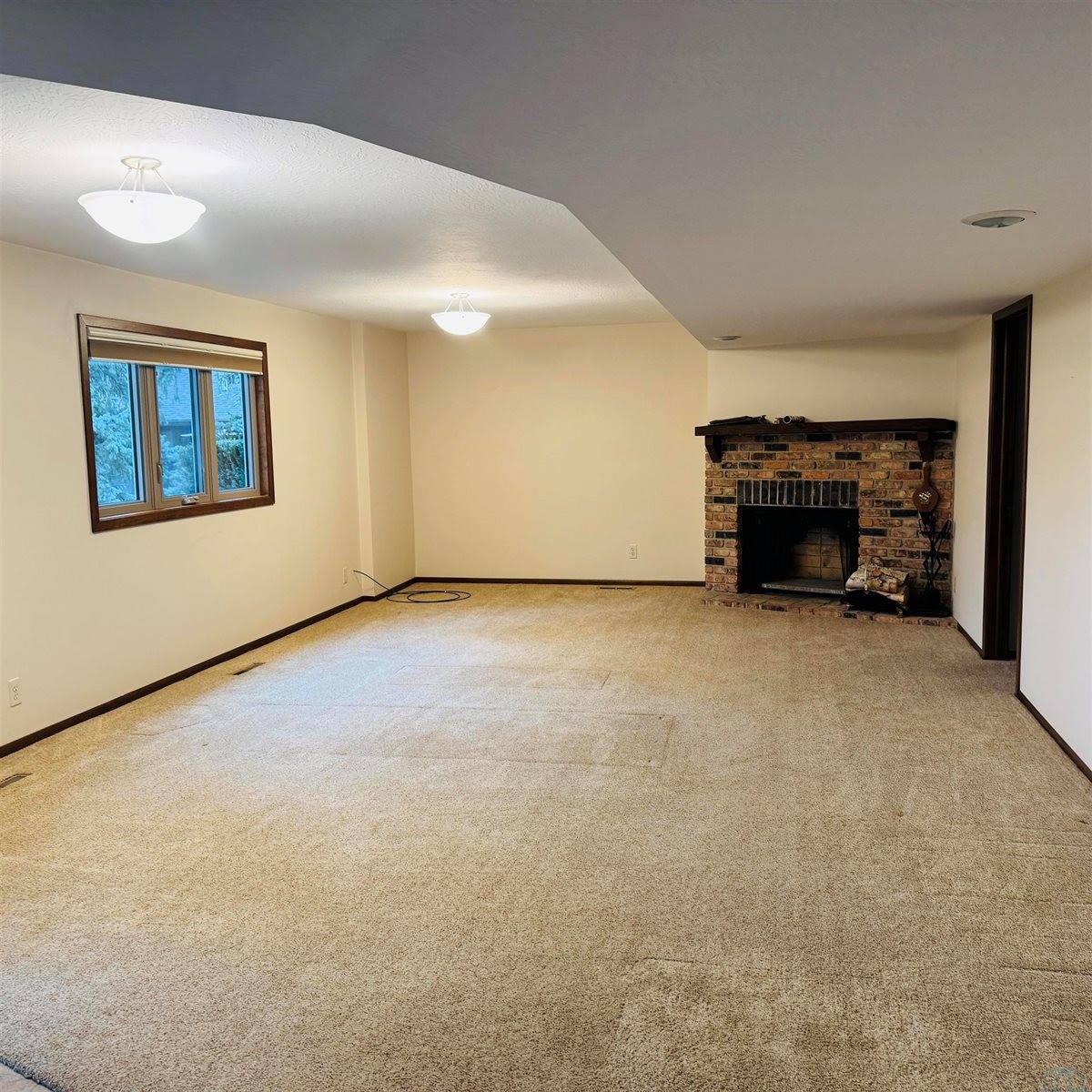 5001 Evergreen Lane, Sioux City, IA 51106