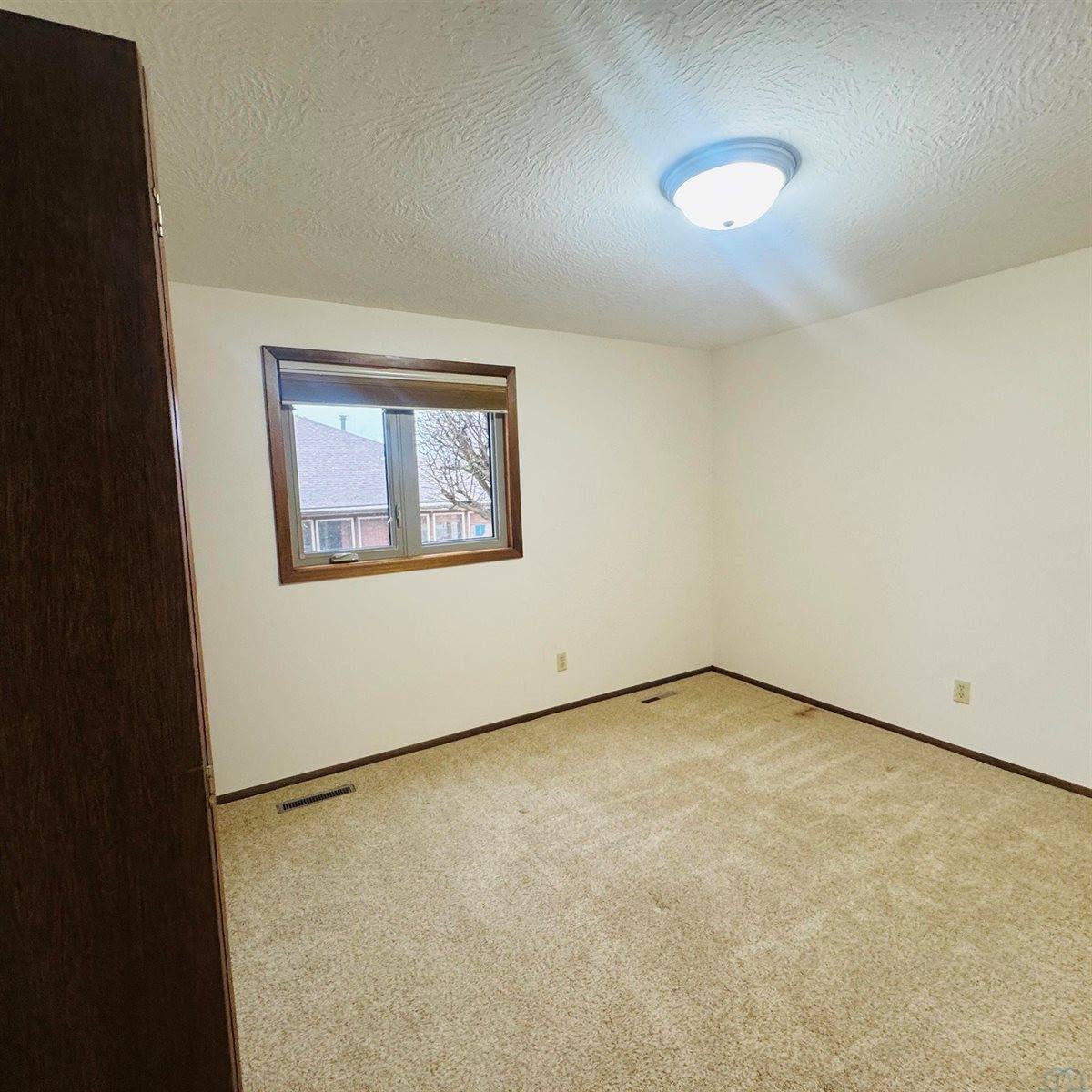 5001 Evergreen Lane, Sioux City, IA 51106