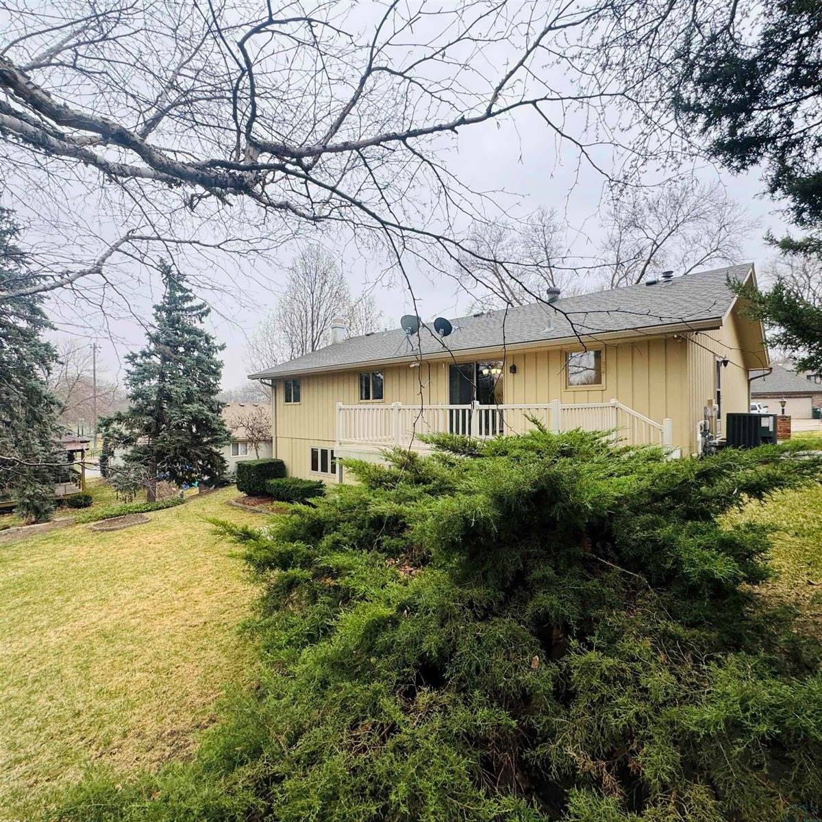 5001 Evergreen Lane, Sioux City, IA 51106