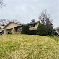 5001 Evergreen Lane, Sioux City, IA 51106