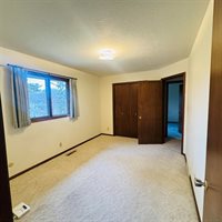 5001 Evergreen Lane, Sioux City, IA 51106