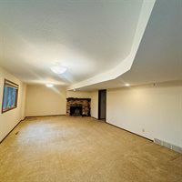 5001 Evergreen Lane, Sioux City, IA 51106