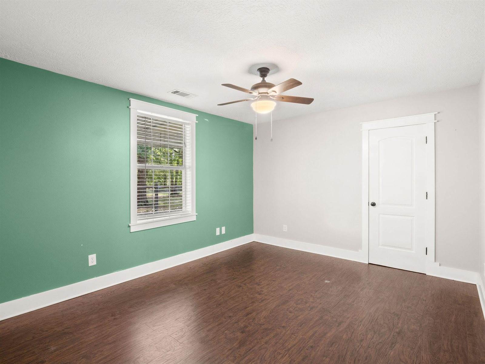 405 Dove Ln, Leesville, LA 71446