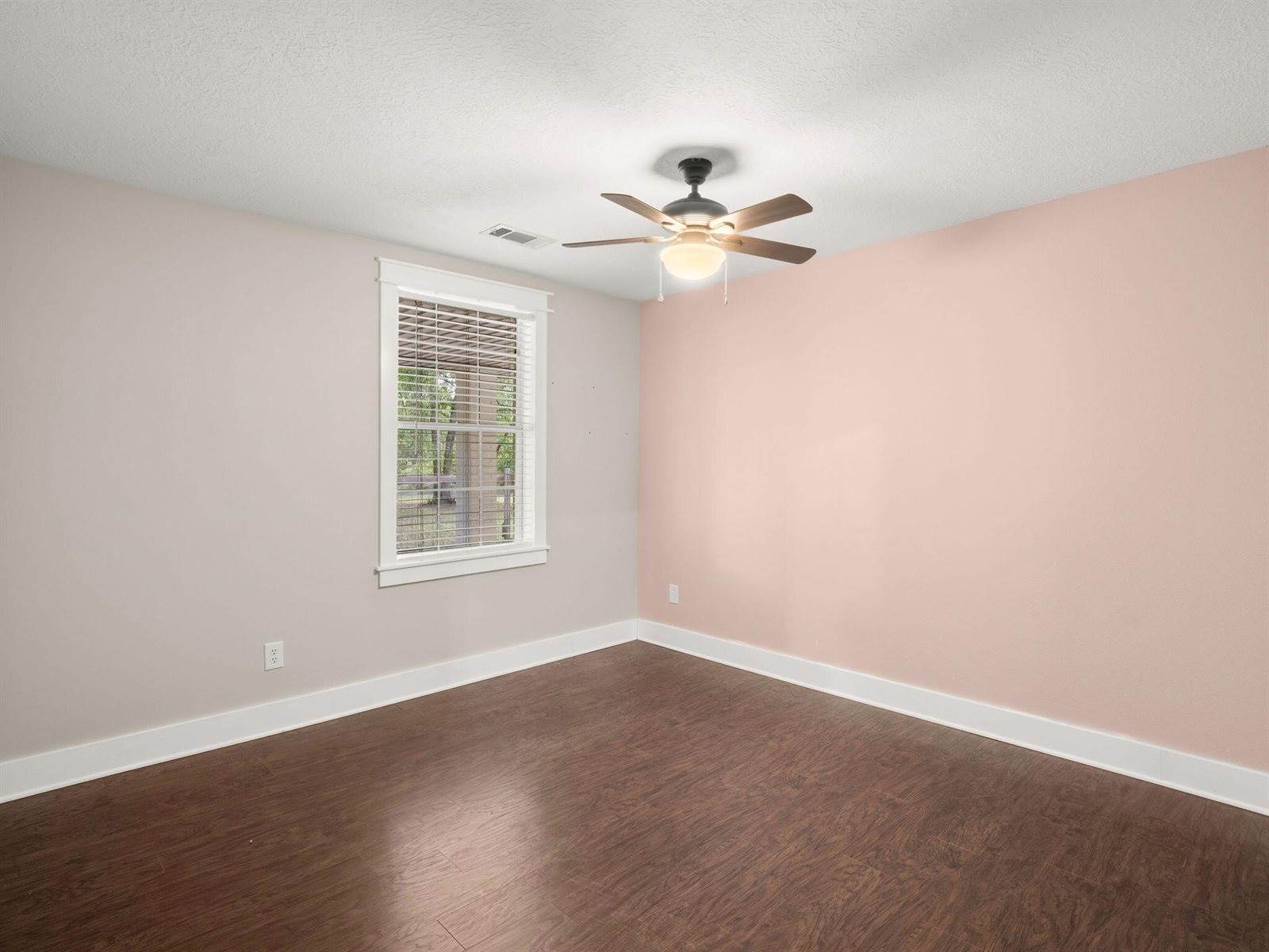 405 Dove Ln, Leesville, LA 71446