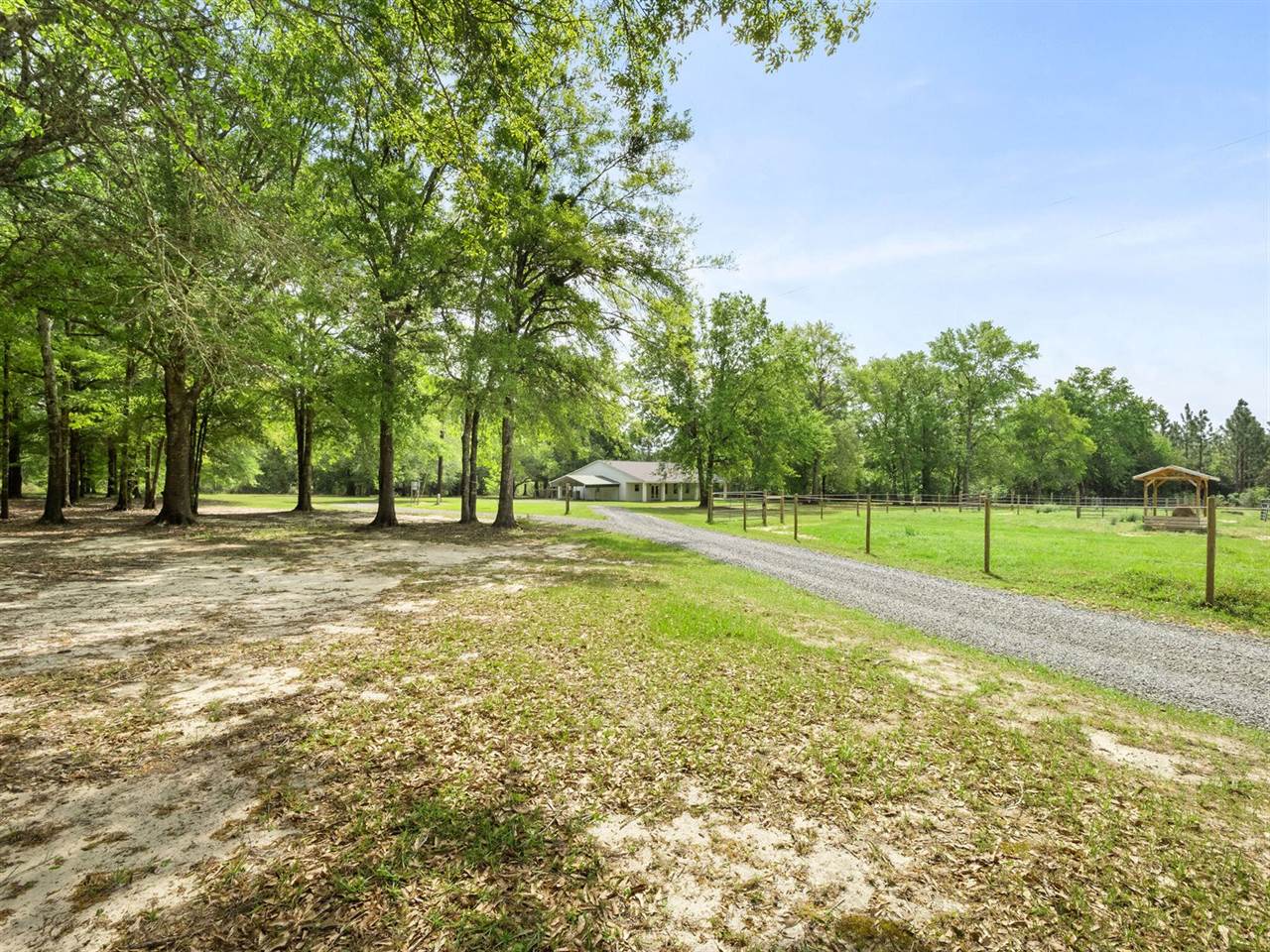 405 Dove Ln, Leesville, LA 71446