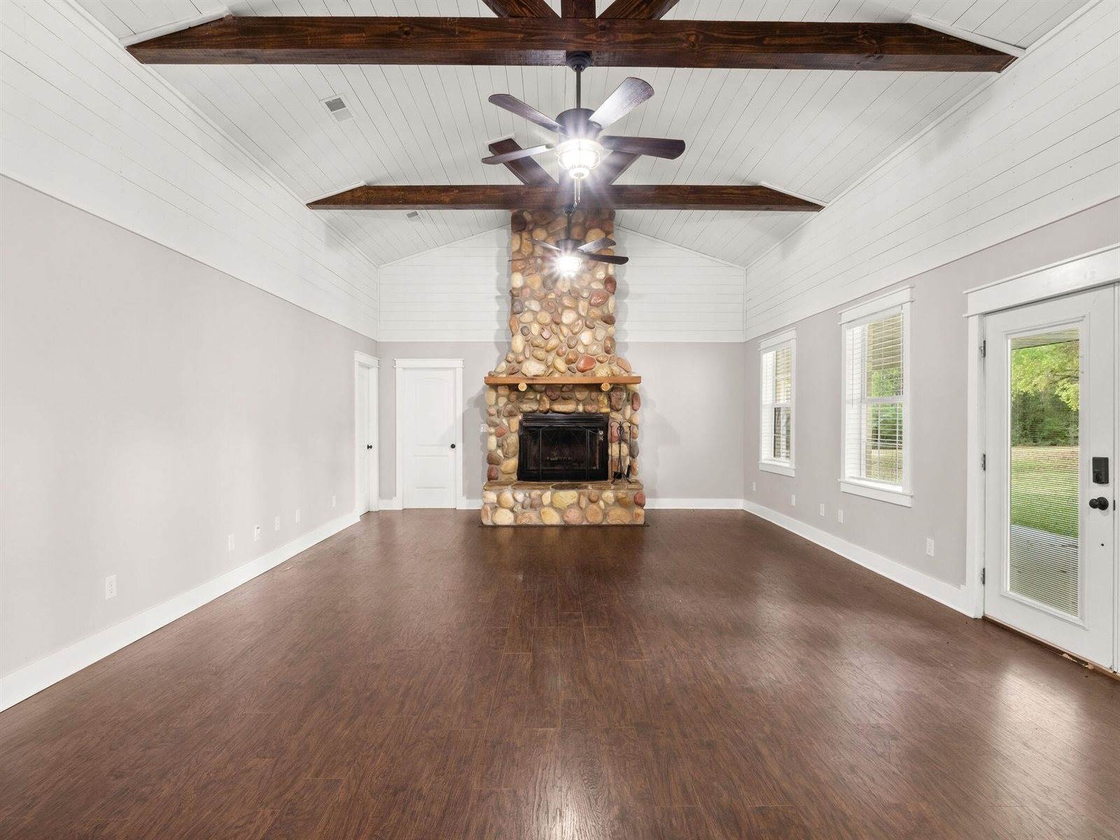 405 Dove Ln, Leesville, LA 71446