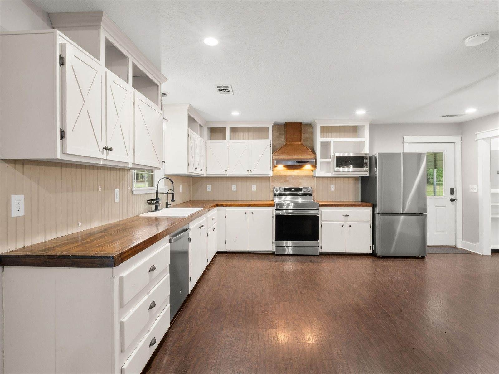 405 Dove Ln, Leesville, LA 71446