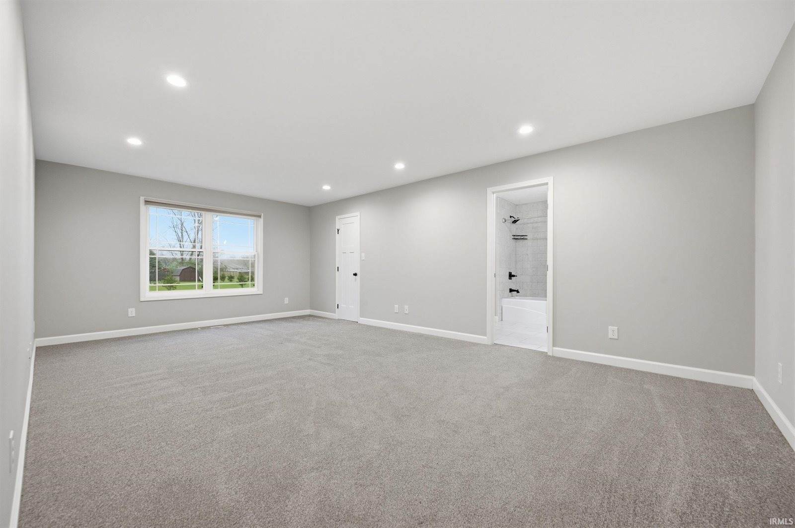 8302 W Ashford Lane, Muncie, IN 47304