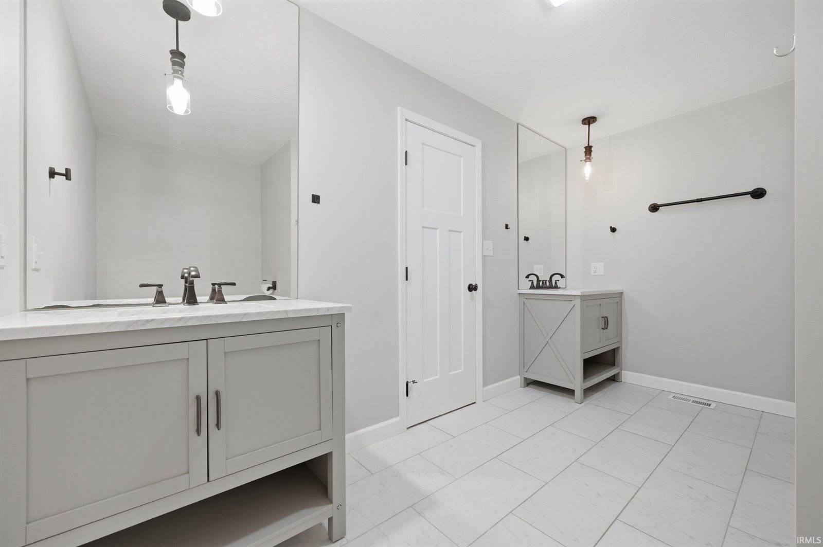 8302 W Ashford Lane, Muncie, IN 47304