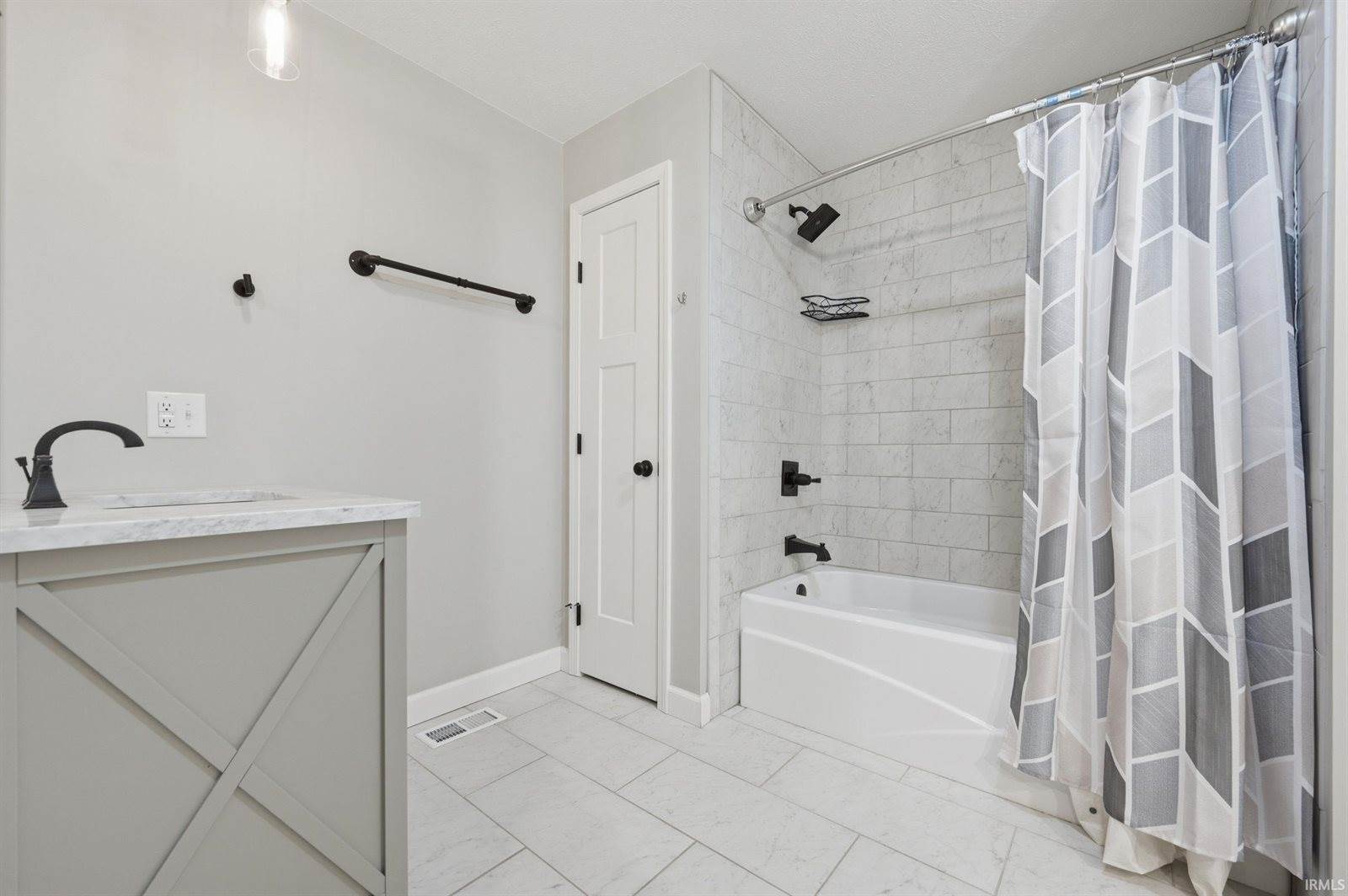 8302 W Ashford Lane, Muncie, IN 47304