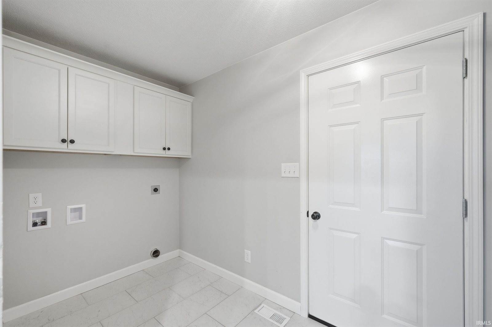 8302 W Ashford Lane, Muncie, IN 47304