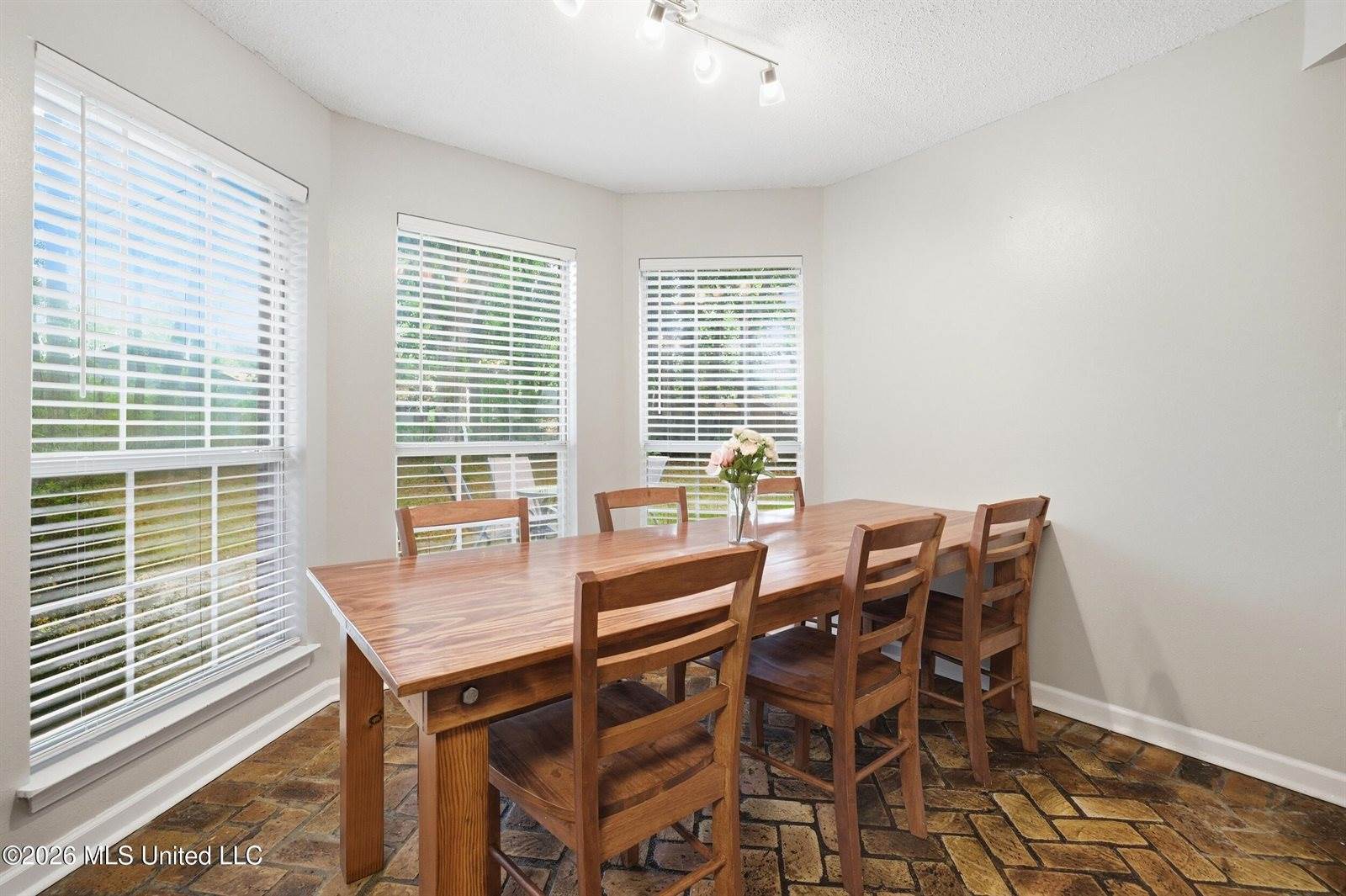 1909 Hemlock Drive, Gautier, MS 39553