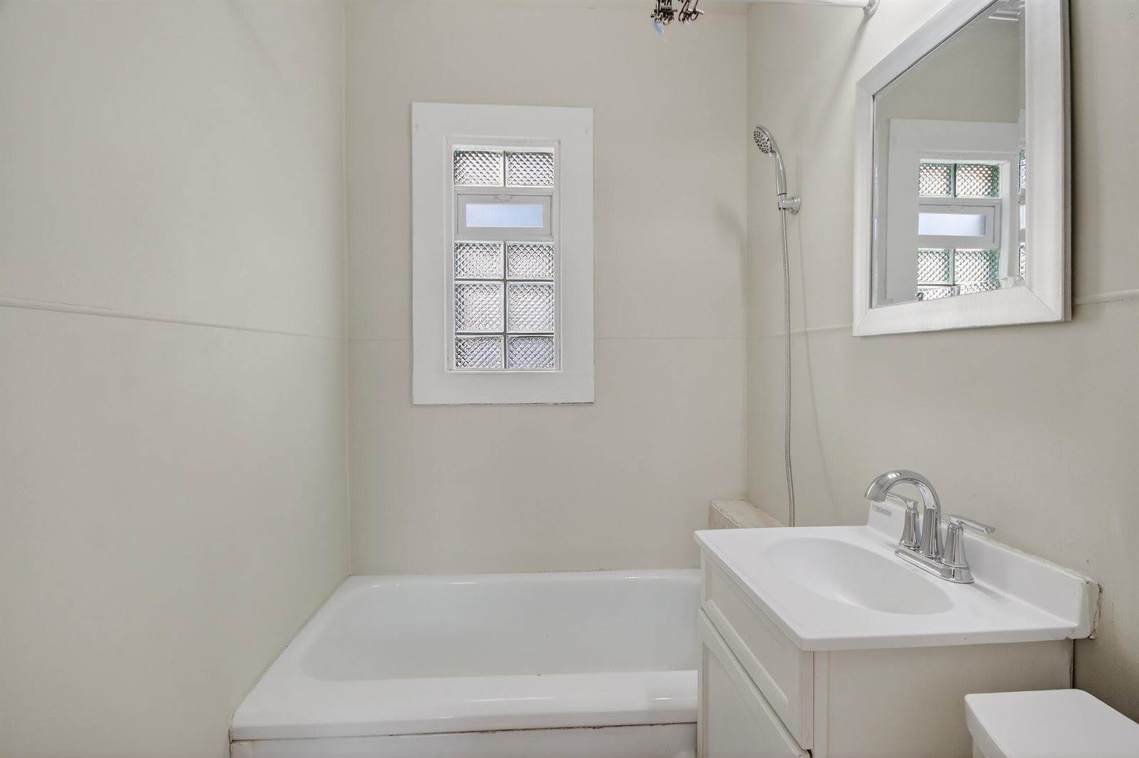 3529 North 11th St, Milwaukee, WI 53206