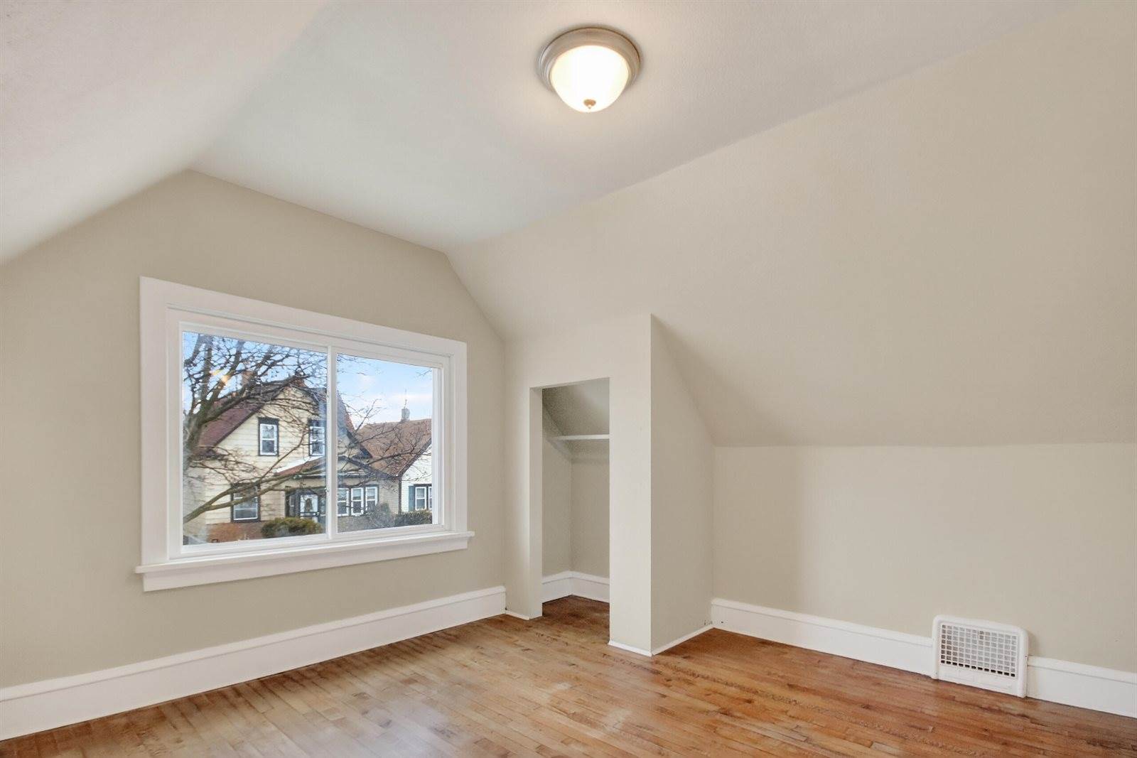 3529 North 11th St, Milwaukee, WI 53206