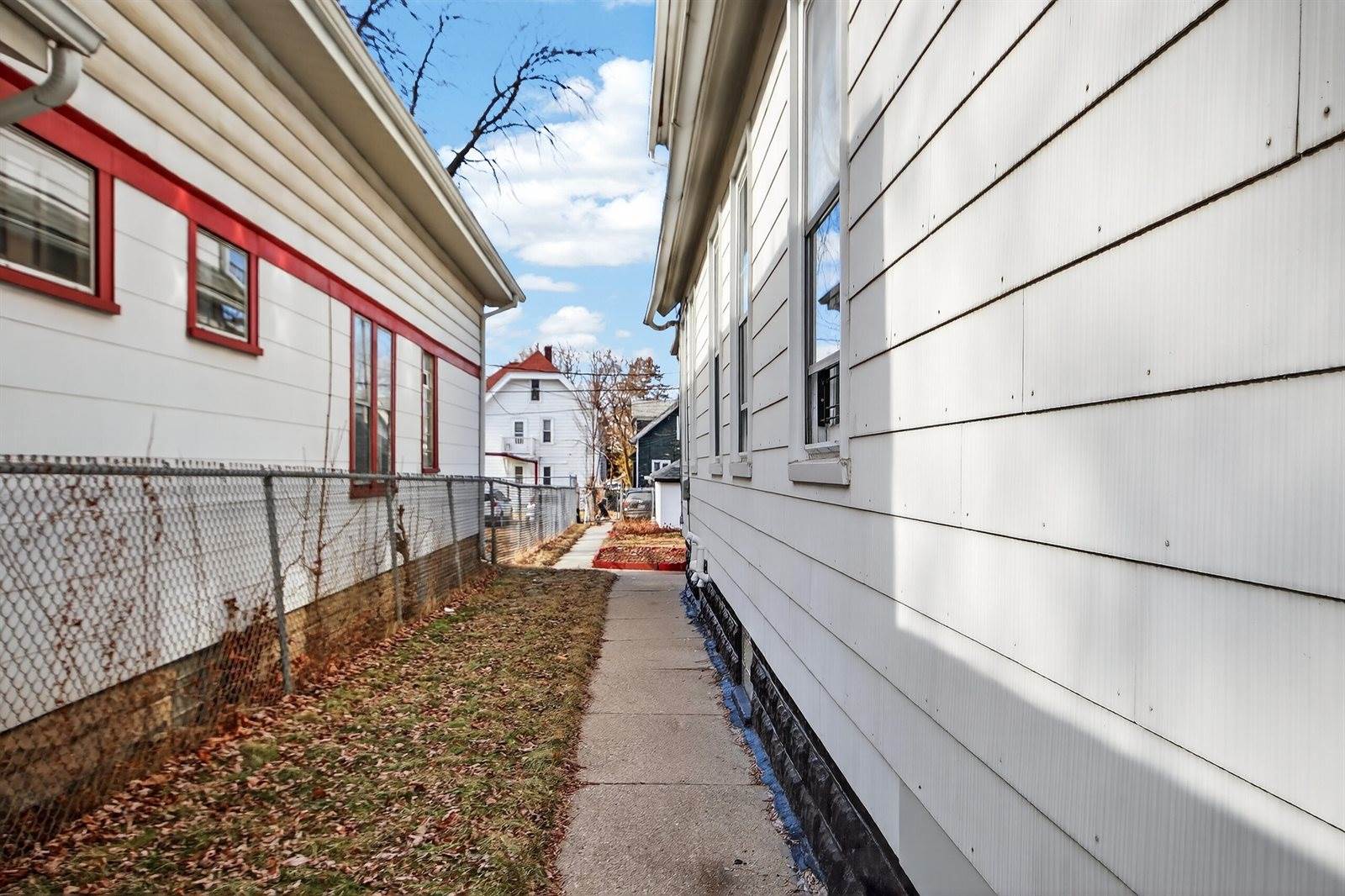3529 North 11th St, Milwaukee, WI 53206