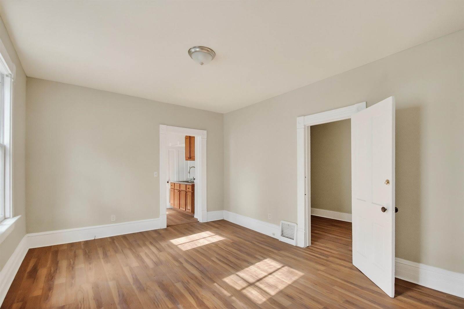 3529 North 11th St, Milwaukee, WI 53206