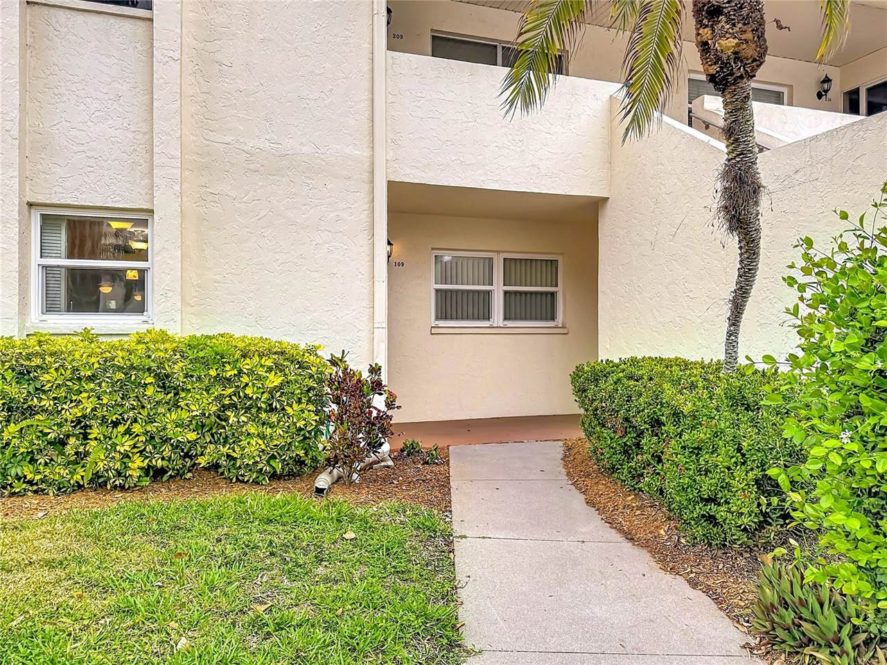 760 Village Circle, #109, Venice, FL 34292