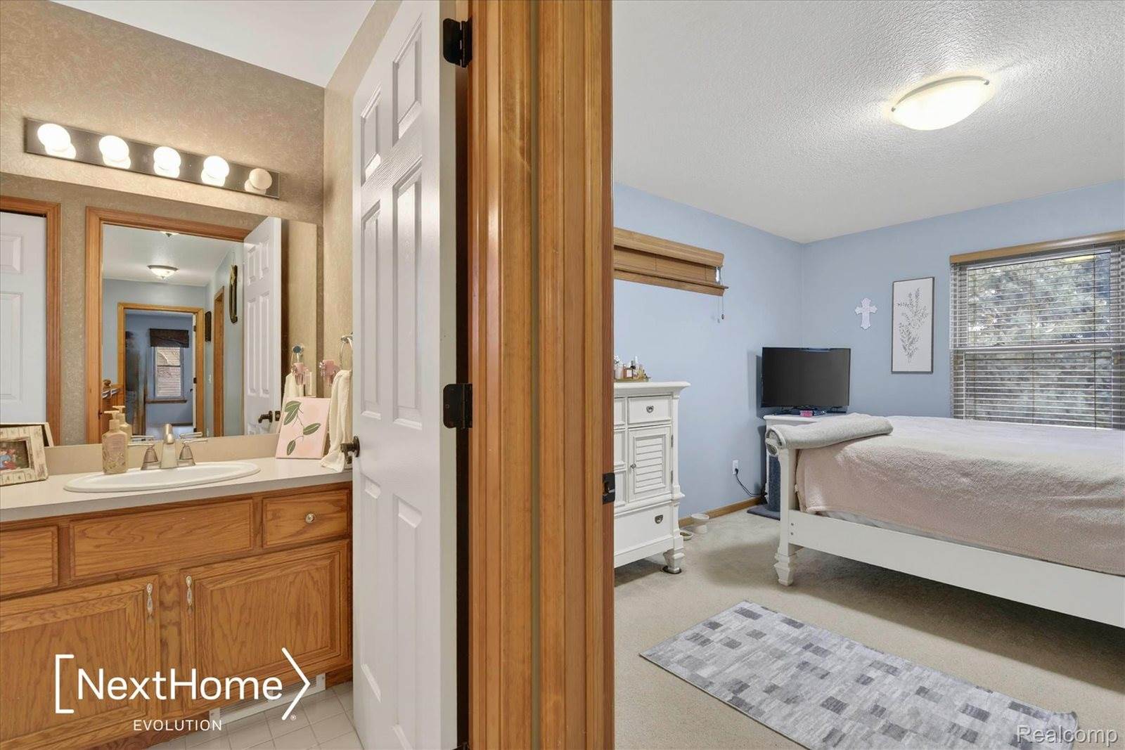 27078 Brookview Court, BrownstownCharterTownship_Wayne, MI 48134