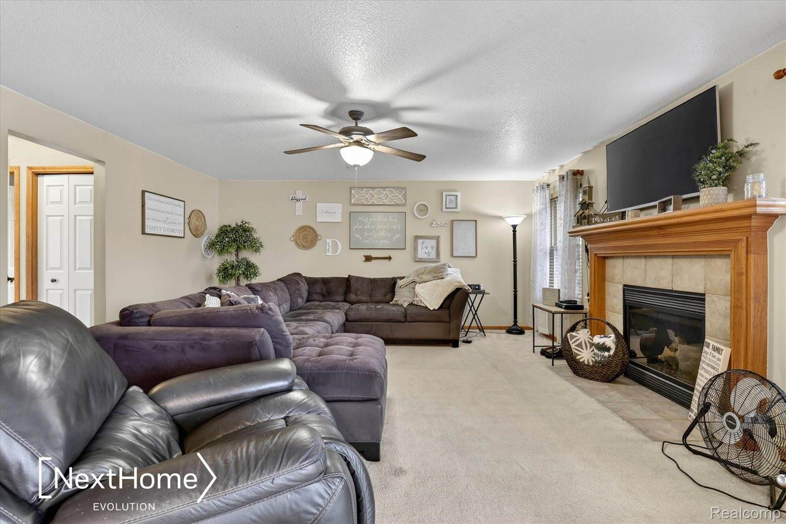 27078 Brookview Court, BrownstownCharterTownship_Wayne, MI 48134