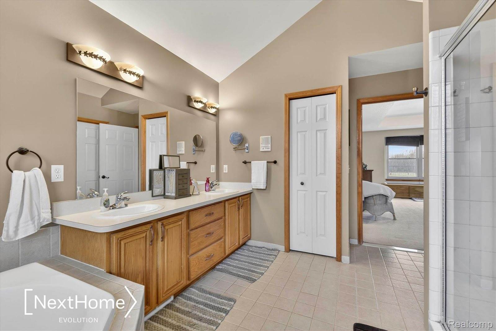 27078 Brookview Court, BrownstownCharterTownship_Wayne, MI 48134