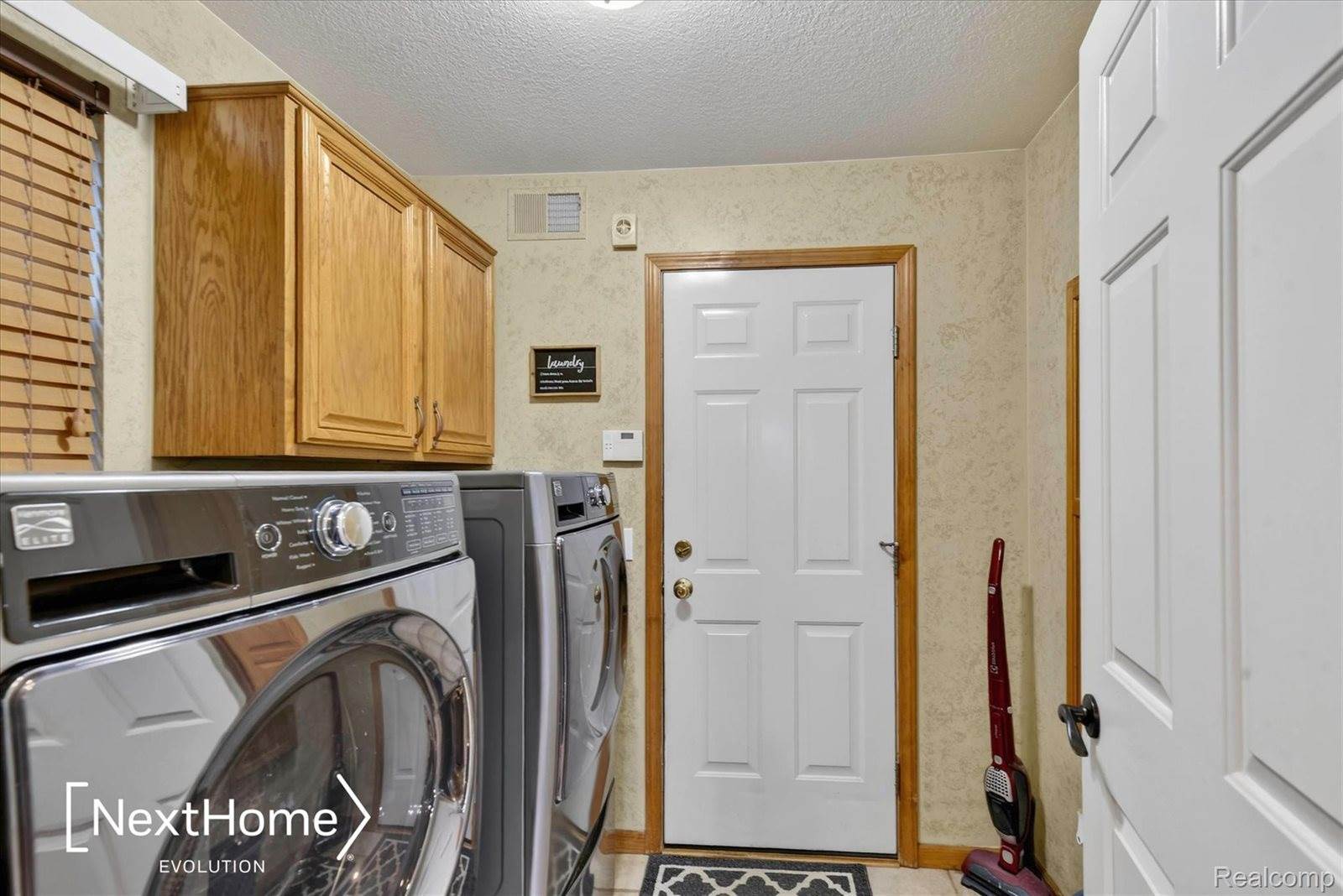 27078 Brookview Court, BrownstownCharterTownship_Wayne, MI 48134