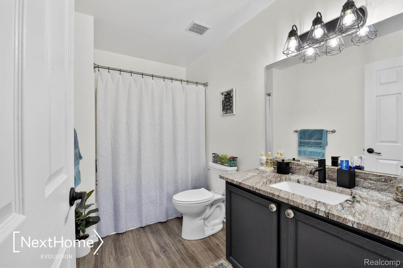 9627 Lakeside Drive, YpsilantiCharterTownship_Washtenaw, MI 48197