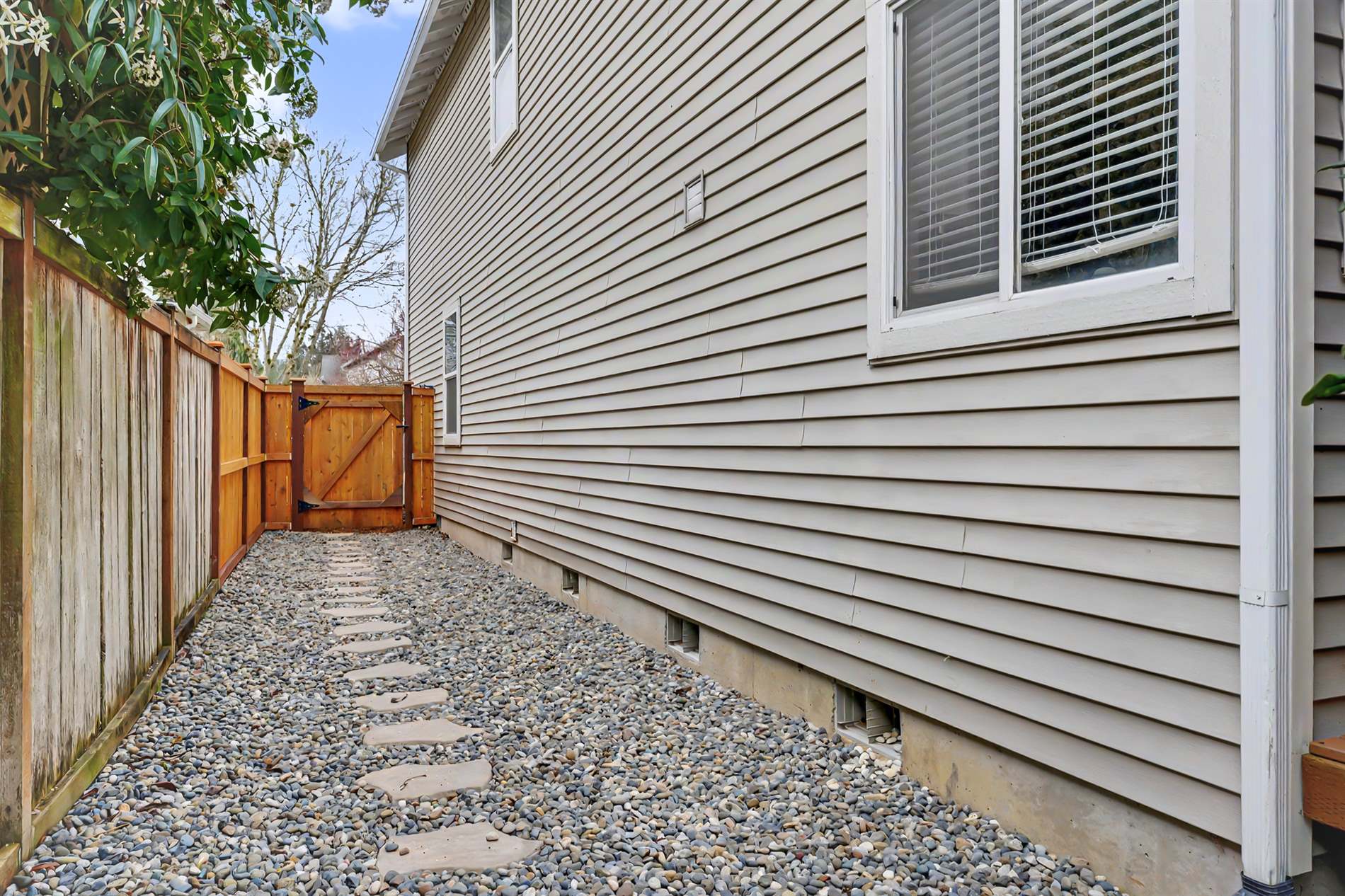 1846 Fisher St, DuPont, WA 98327