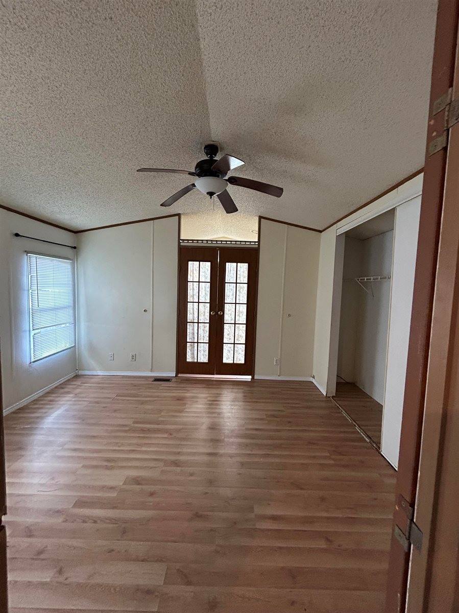 1513 East Idlewild Dr, Wichita, KS 67216