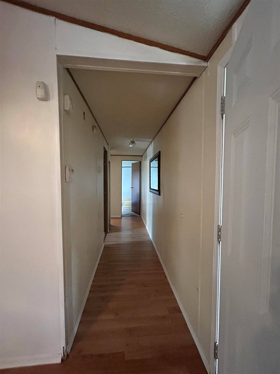 1513 East Idlewild Dr, Wichita, KS 67216