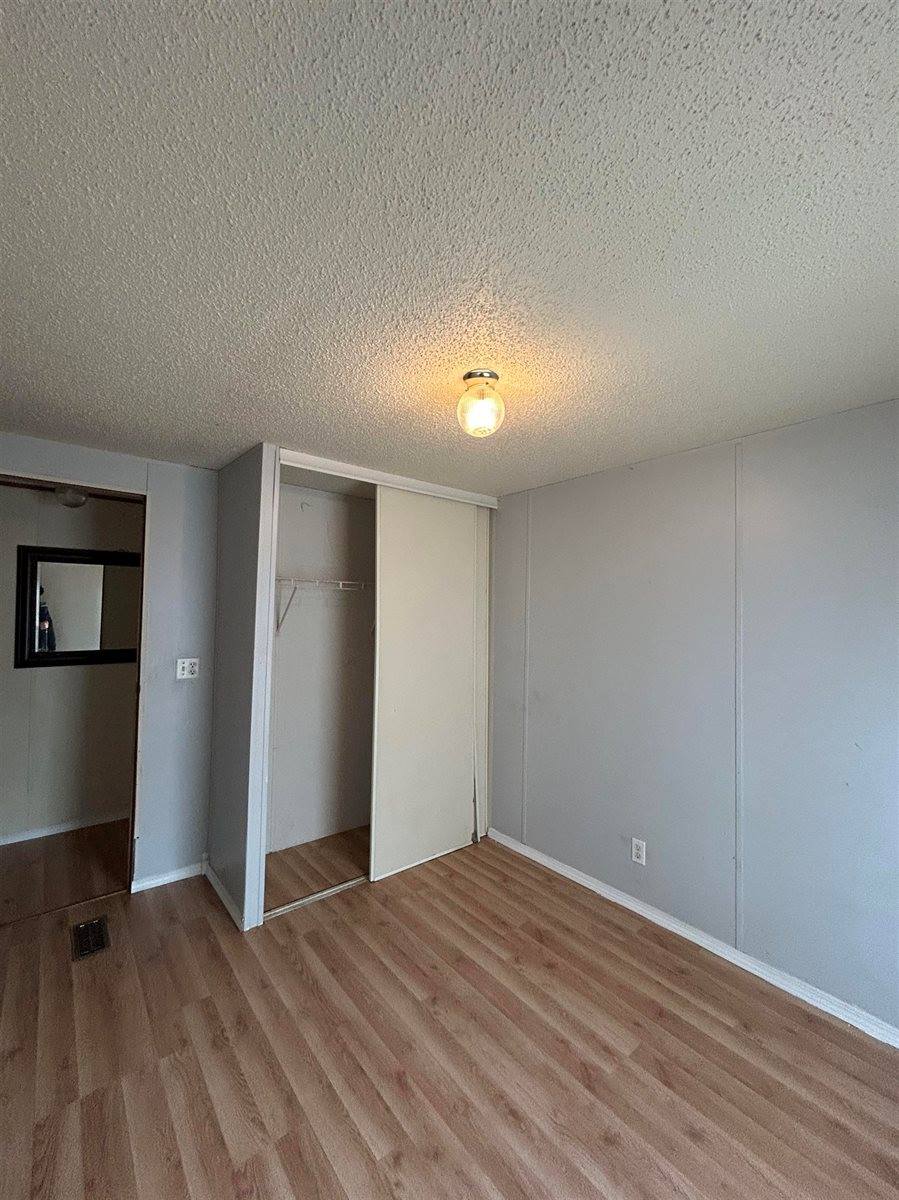 1513 East Idlewild Dr, Wichita, KS 67216