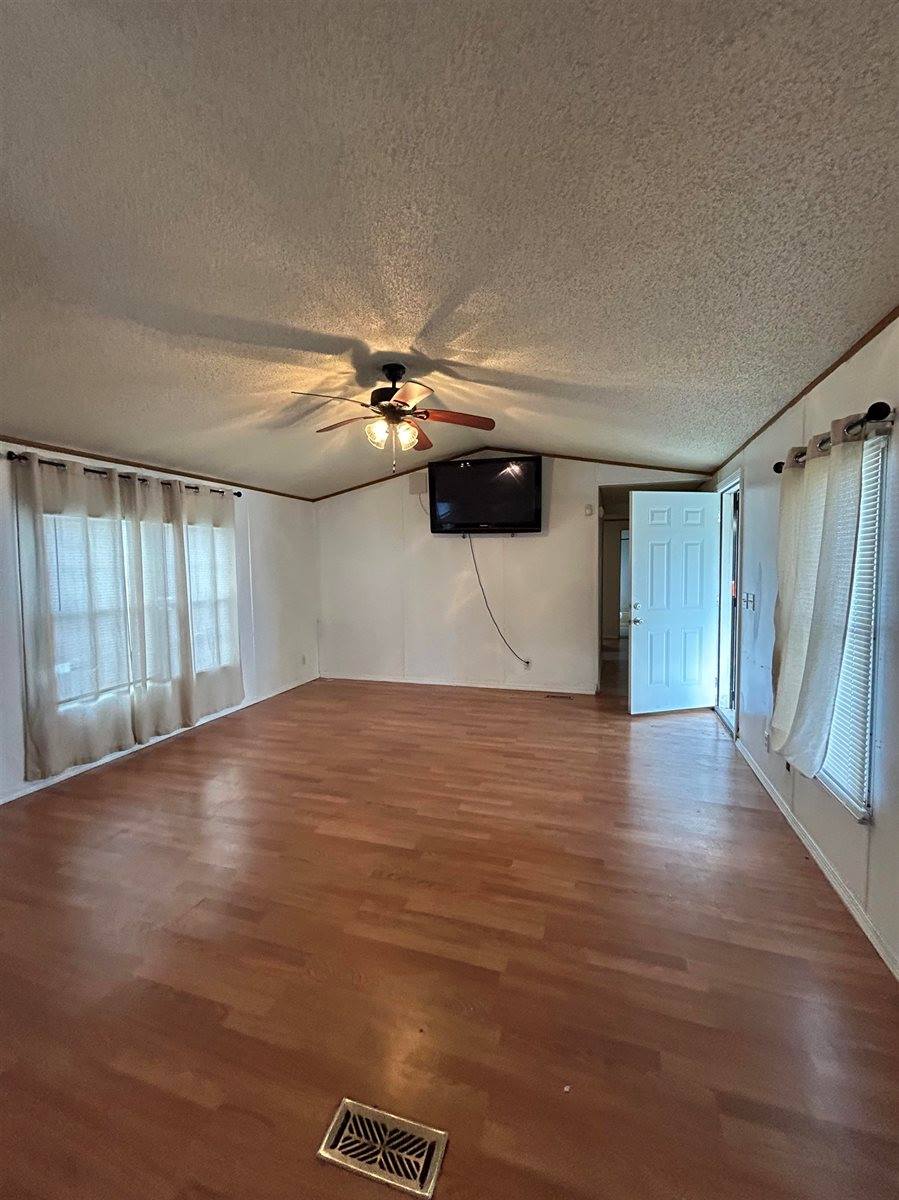 1513 East Idlewild Dr, Wichita, KS 67216