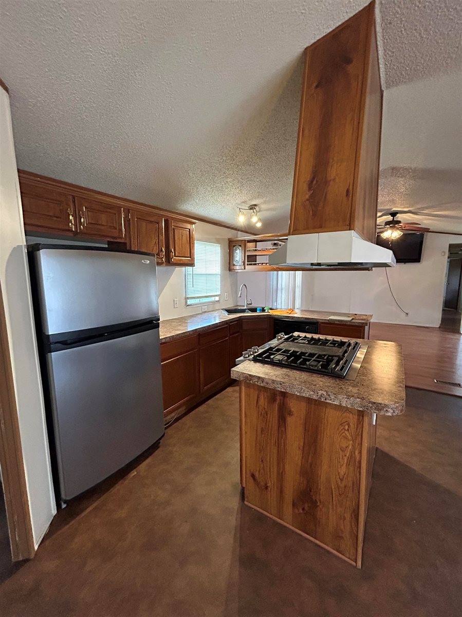 1513 East Idlewild Dr, Wichita, KS 67216