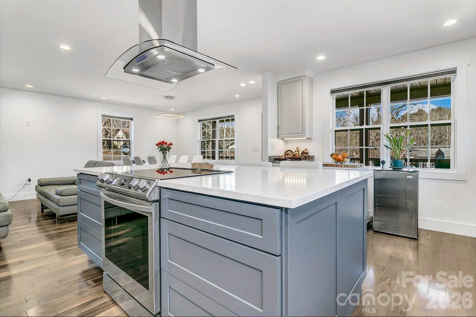 215 East Oakview Road, Asheville, NC 28806