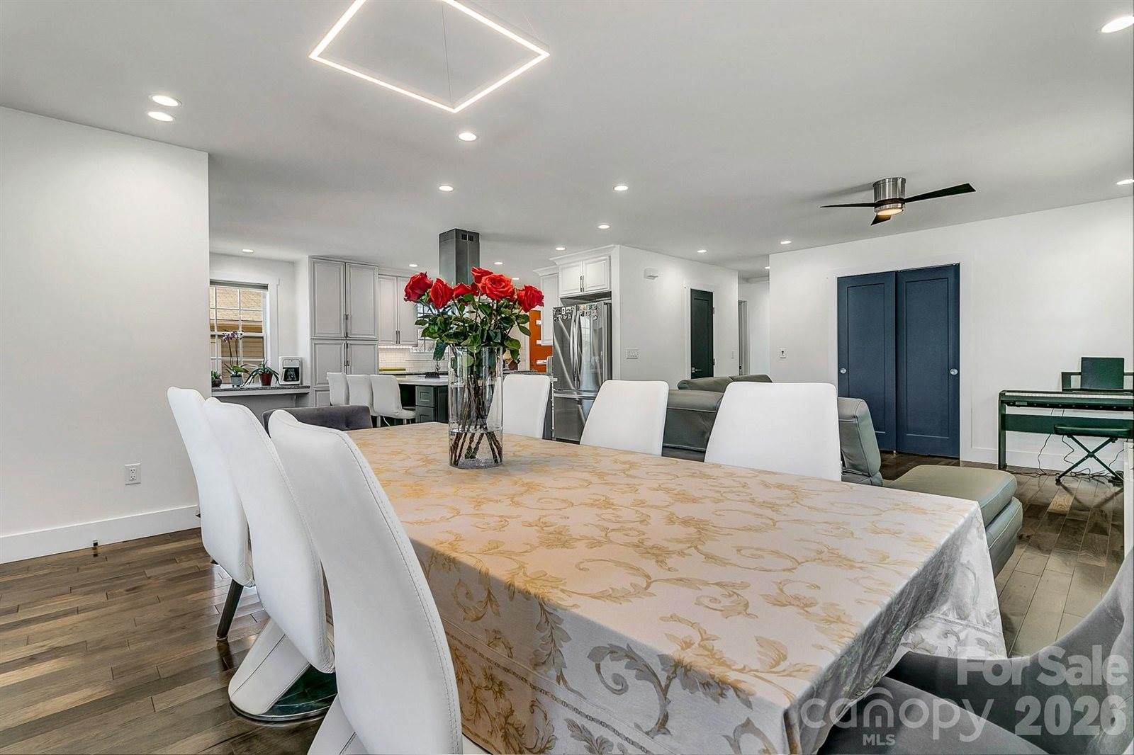 215 East Oakview Road, Asheville, NC 28806