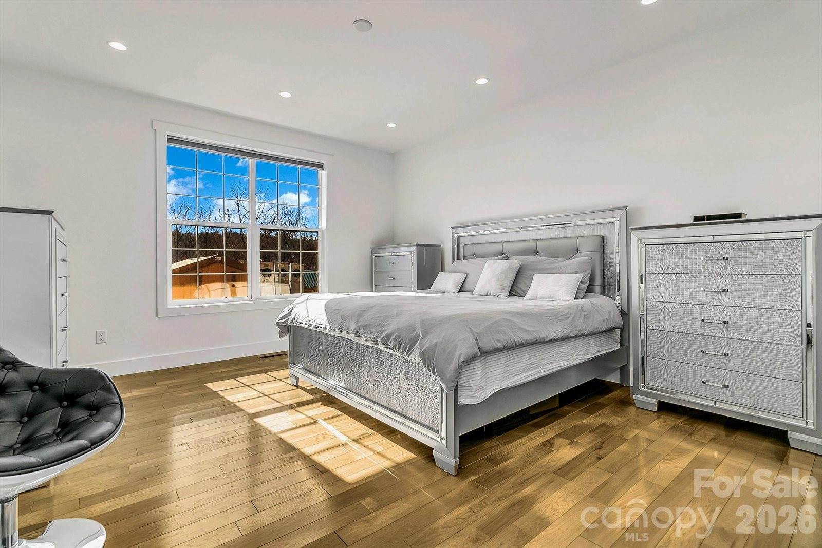 215 East Oakview Road, Asheville, NC 28806