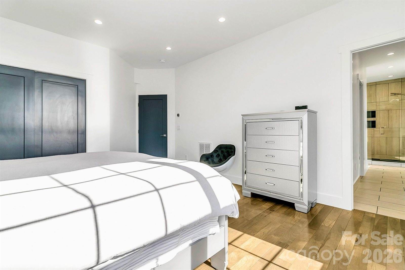 215 East Oakview Road, Asheville, NC 28806