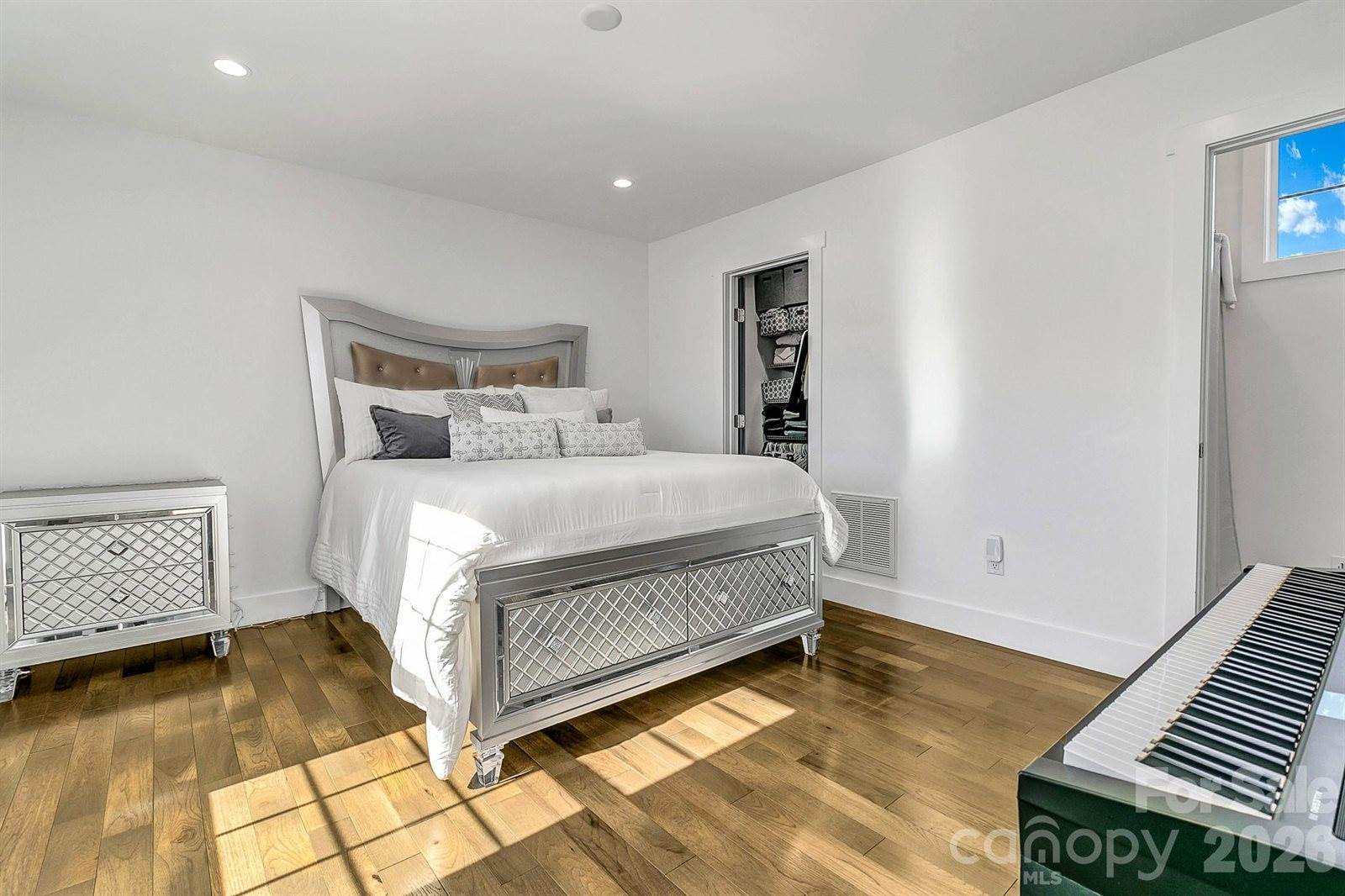 215 East Oakview Road, Asheville, NC 28806