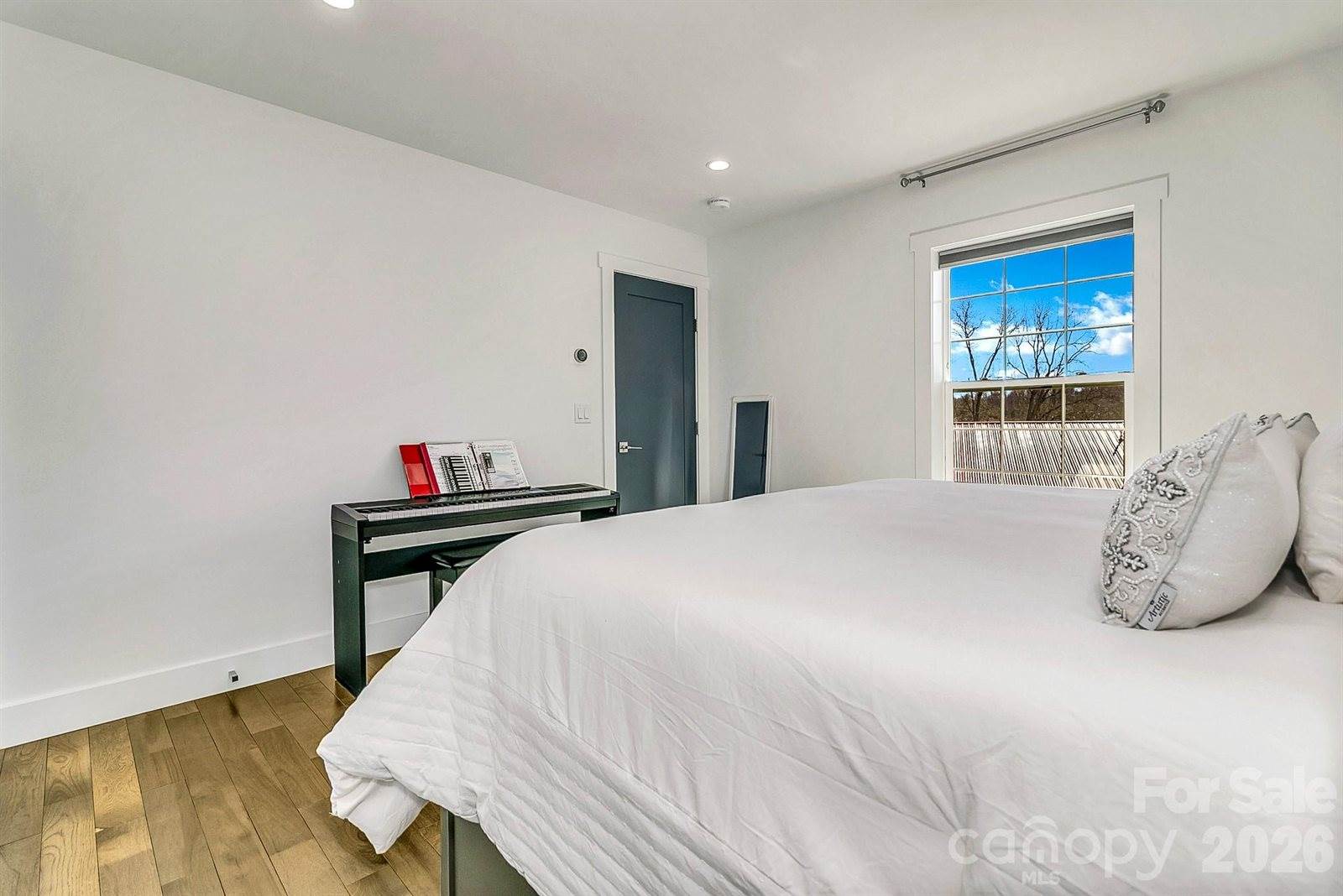 215 East Oakview Road, Asheville, NC 28806