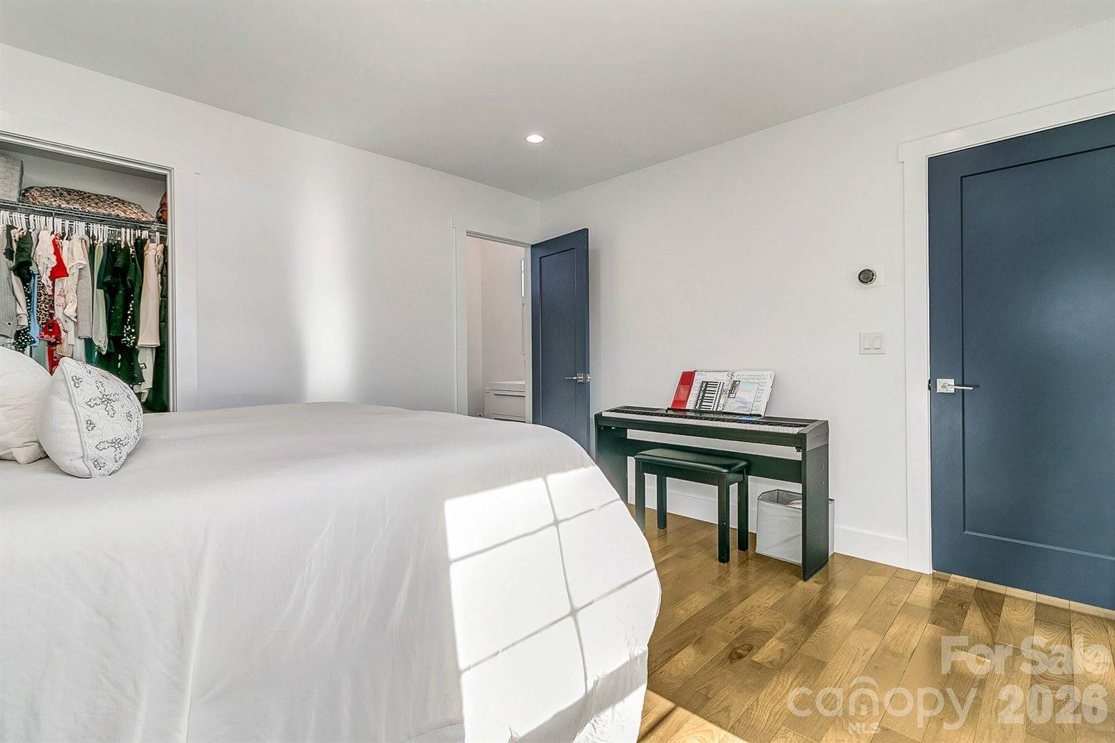 215 East Oakview Road, Asheville, NC 28806