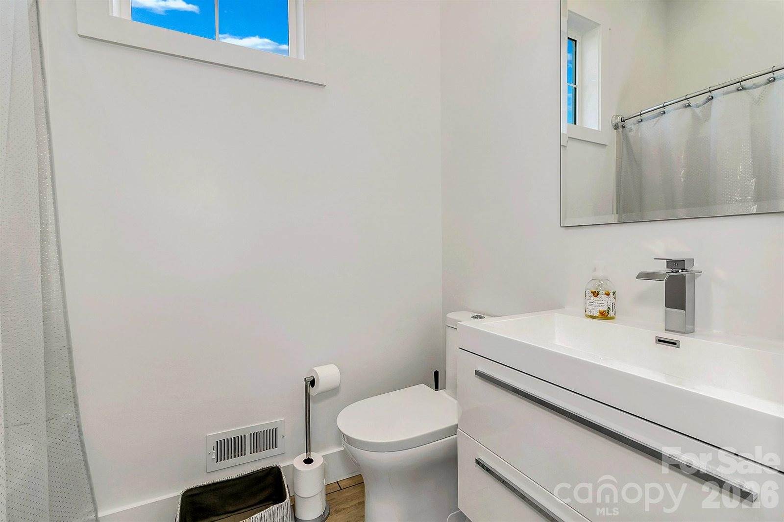 215 East Oakview Road, Asheville, NC 28806