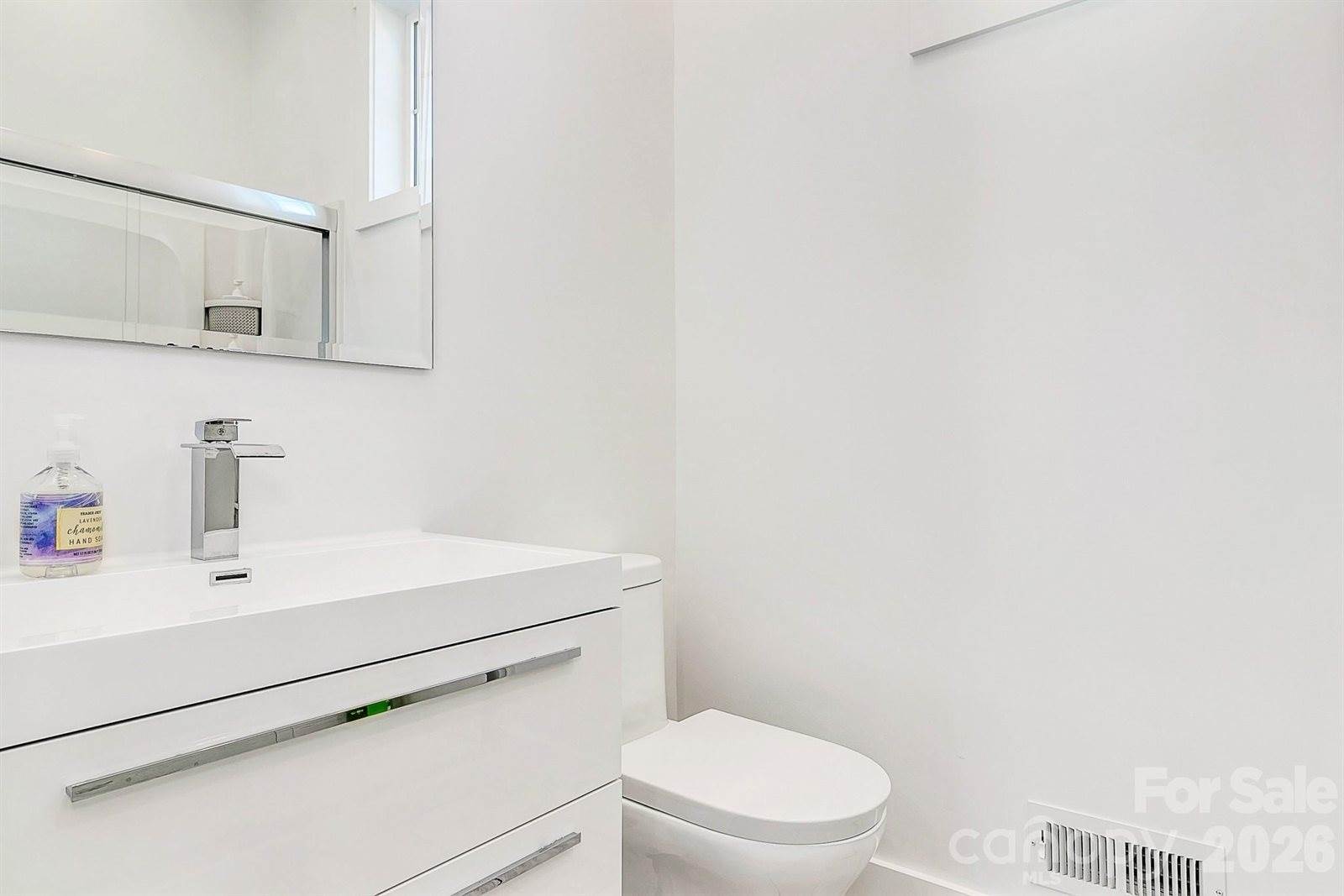 215 East Oakview Road, Asheville, NC 28806