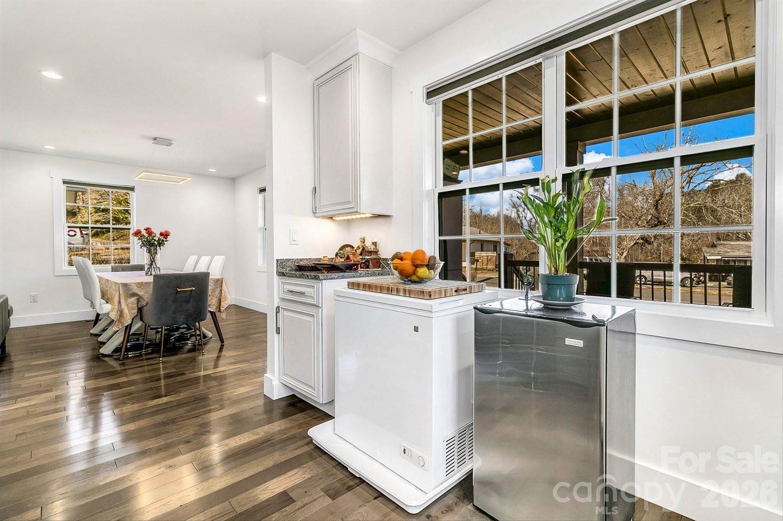 215 East Oakview Road, Asheville, NC 28806