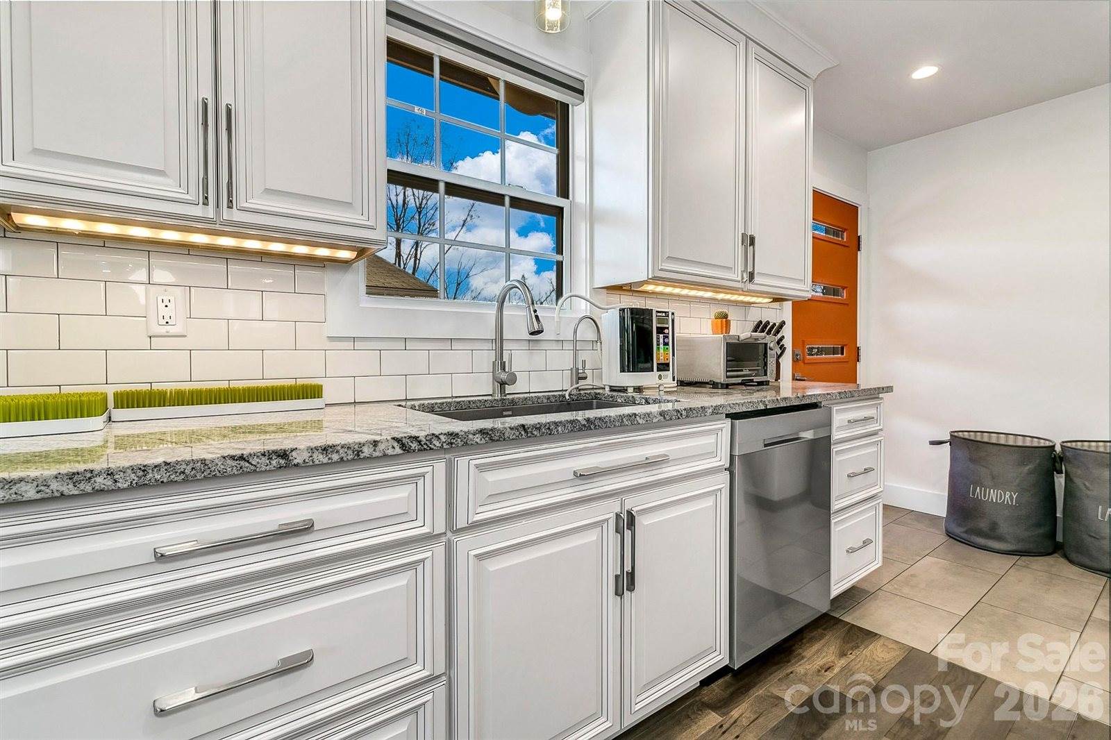 215 East Oakview Road, Asheville, NC 28806